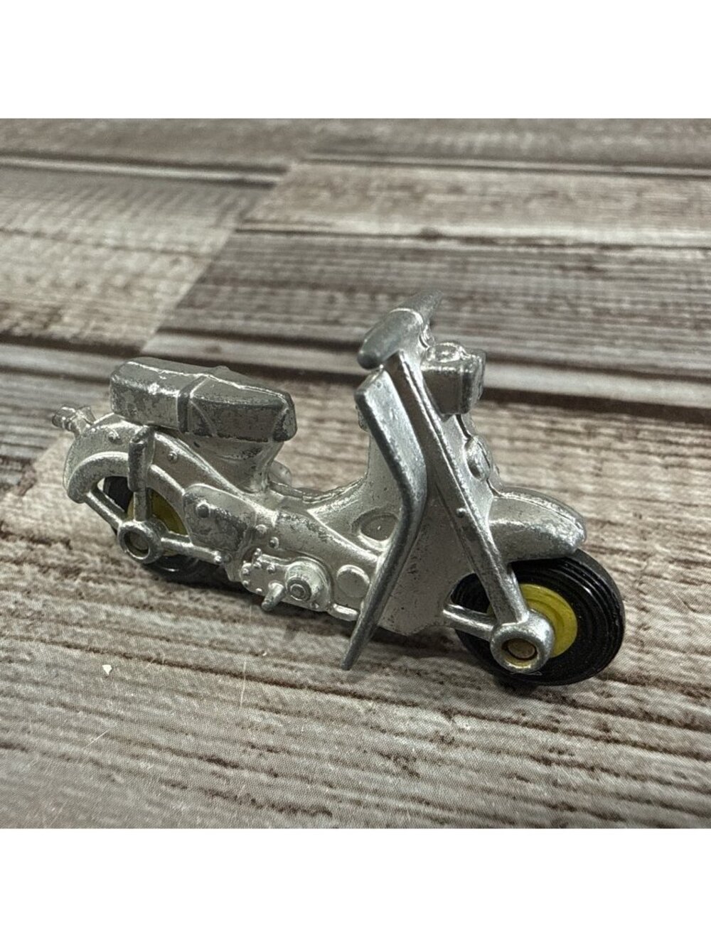 VINTAGE TOOTSIETOY HITCH-UPS 1.75" SILVER VESPA SCOOTER MADE IN USA ca. 1960s
